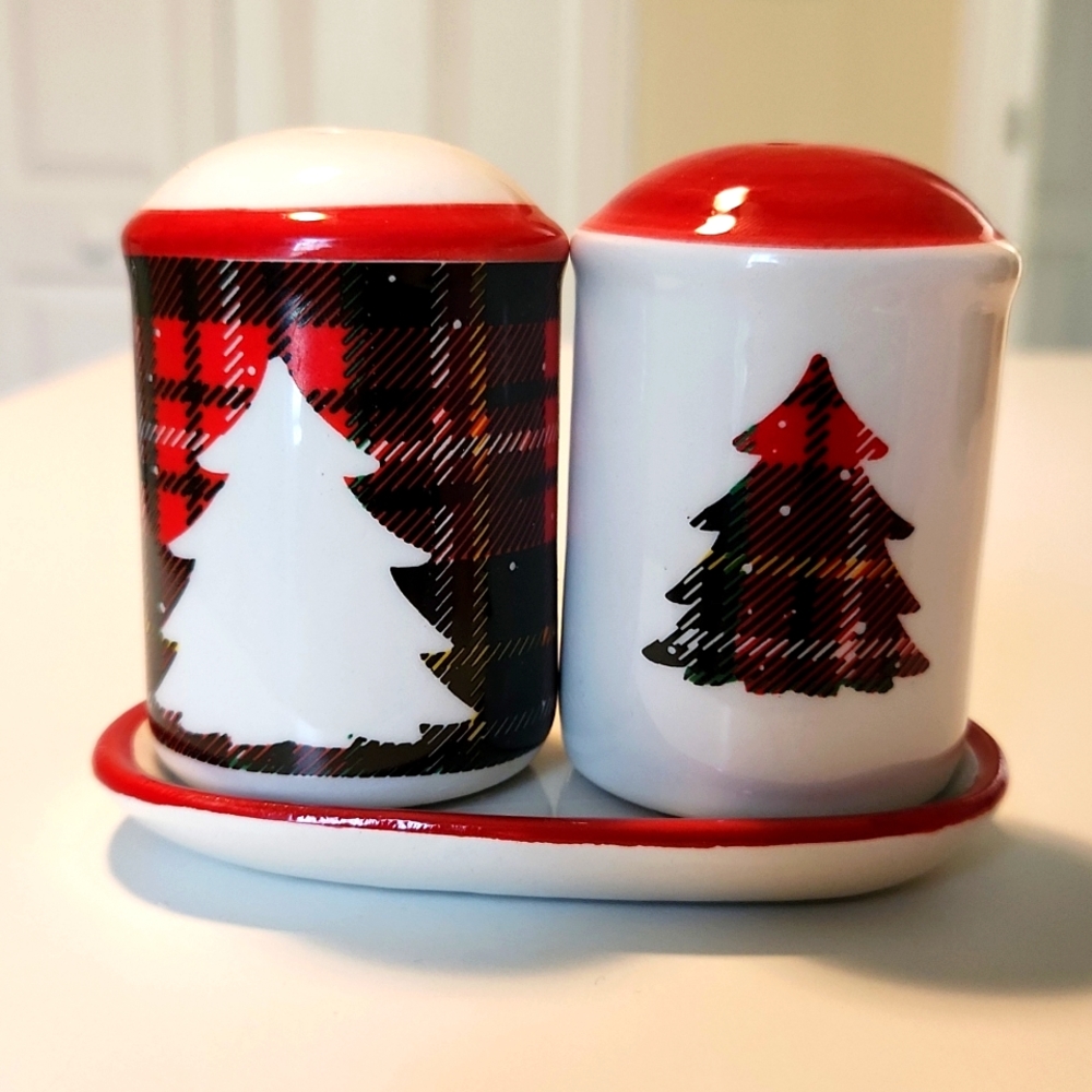 Pine tree salt and pepper shaker set